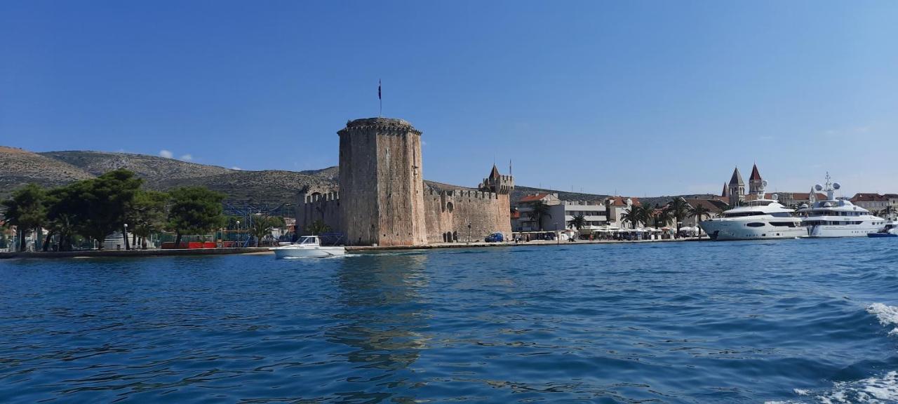 Apartment Ema Trogir Eksteriør billede